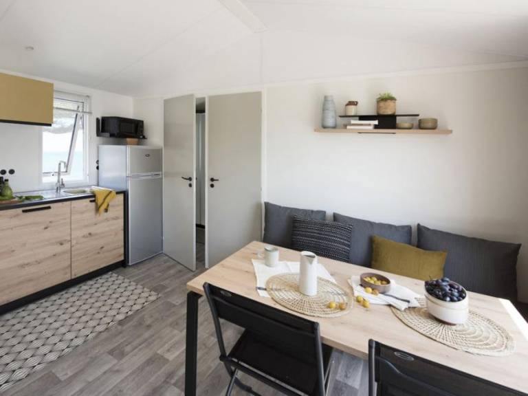 Family-friendly pleasant mobile home with patio & heated pool | Pet-friendly — photo 5