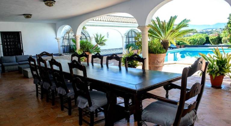 Fully equipped ample villa with patio, private pool & garden | Perfect for remote work | Pet-friendly — photo 3