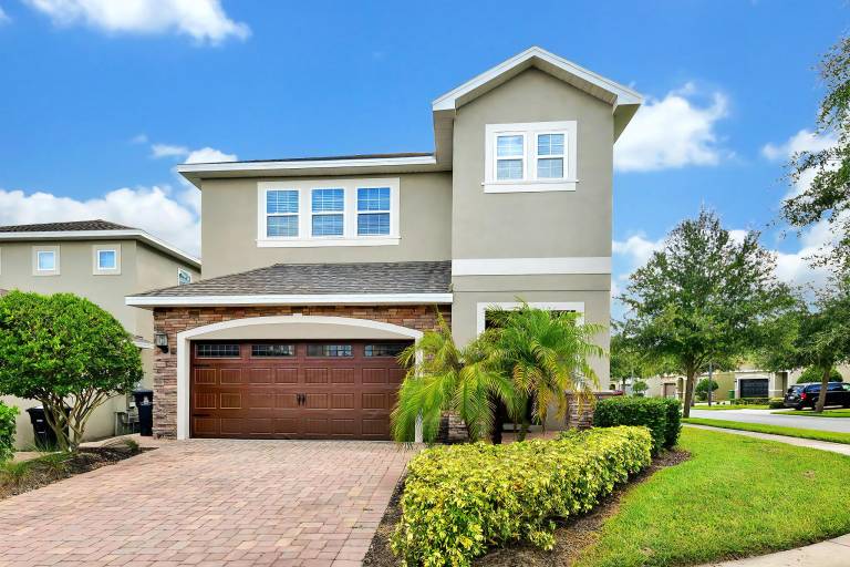 Family-oriented vacation home with private pool | Pets allowed — photo 2