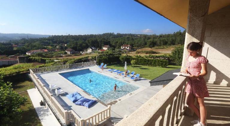 House with pool — photo 2
