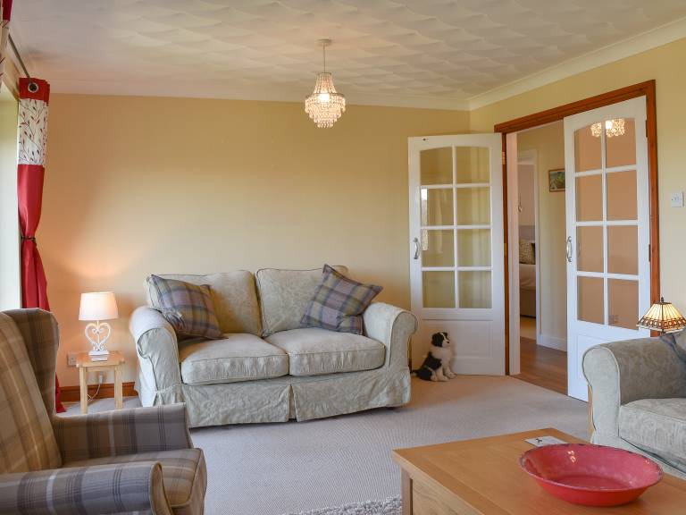 Cottage with barbecue, garden & patio | River view — photo 3
