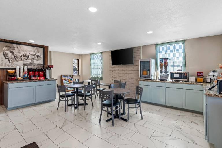 Super 8 by Wyndham Fredericksburg — photo 3