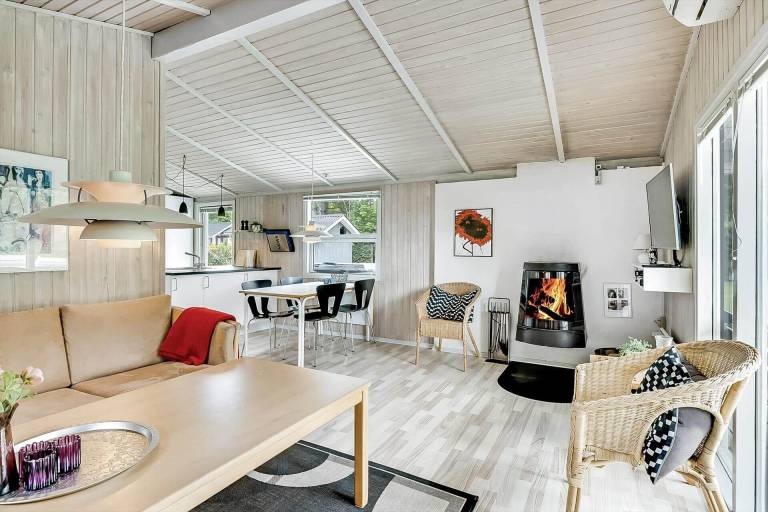 Vacation home with jacuzzi, terrace & barbecue — photo 2