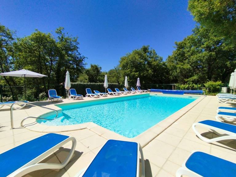 Chalet with pool & yard — photo 2