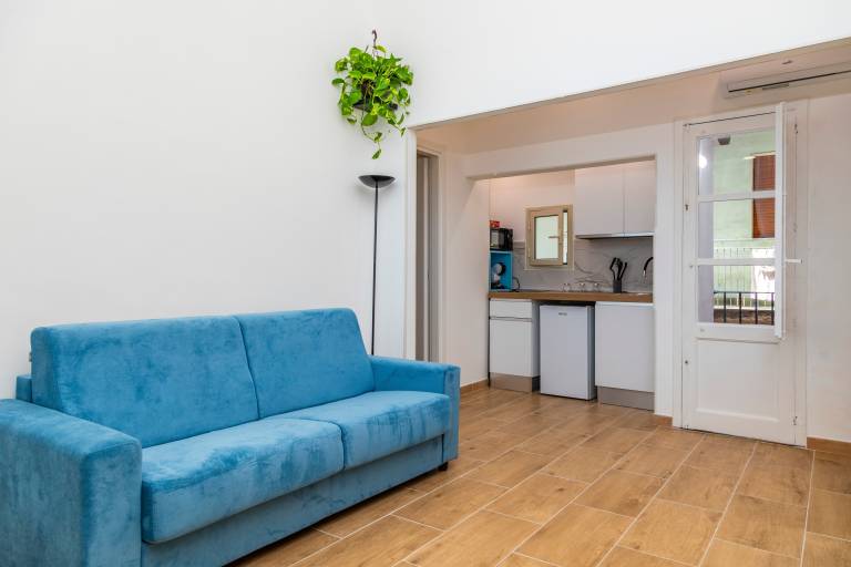 Apartment 'Good Vibes Home' with Balcony, Wi-Fi and Air Conditioning — photo 4
