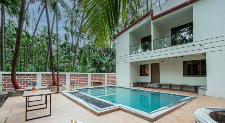 Bed and breakfast  Kashid Beach
