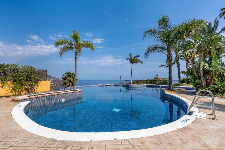 Holiday Home 'Casa Encontrada' with Shared Pool & Wi-Fi — photo 2