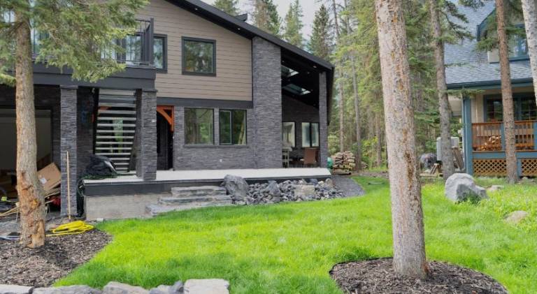 Romantic Luxury Retreat with Private Sauna & Spa, Pet Friendly, Elkside Hideout B&B — photo 3