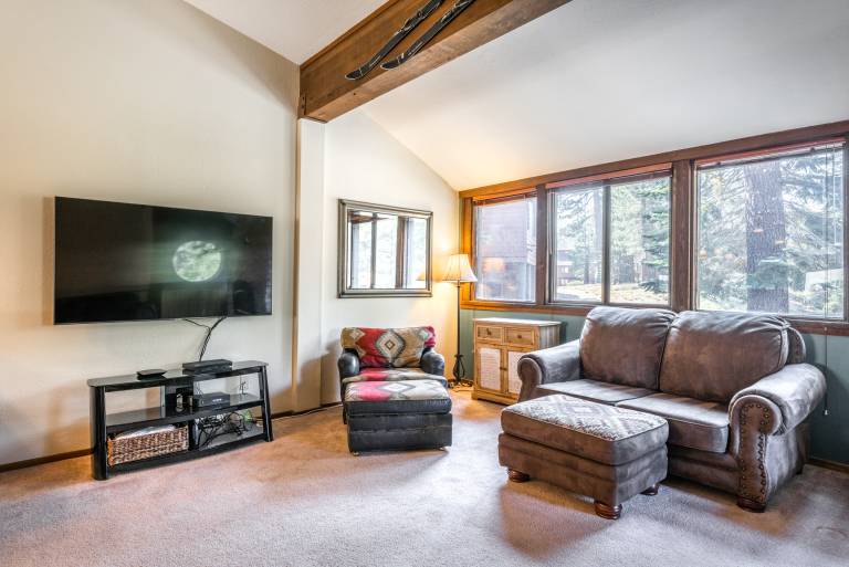 Family-friendly vacation home with sauna & jacuzzi | Lake view | Next to the ski | Pet-friendly — photo 5