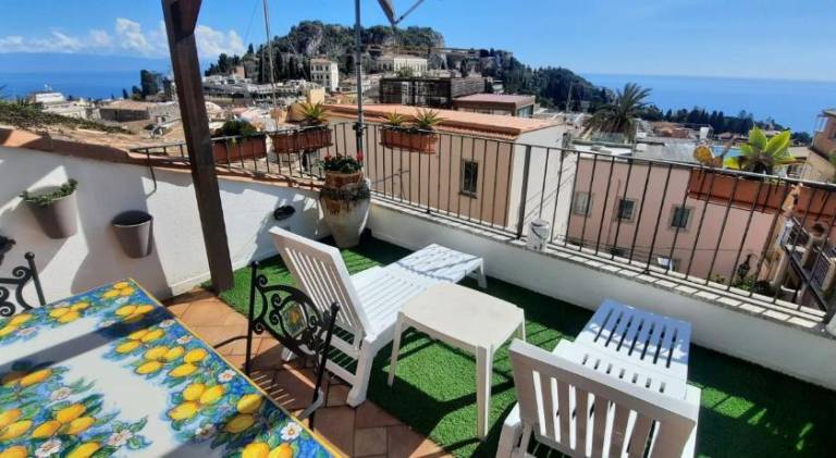 Rental apartment with 1 room for 3 persons in Taormina
