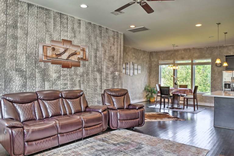 Central Houston Townhouse 1 Mi to Downtown
