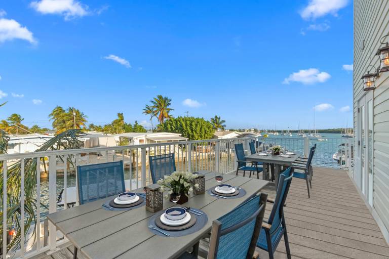 Family-friendly vacation home with yard, barbeque & fast internet | Water view | Next to the beach | Pet-friendly — photo 4