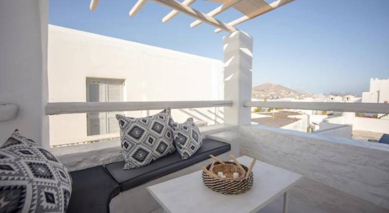 Serviced apartment with terrace & yard — photo 4