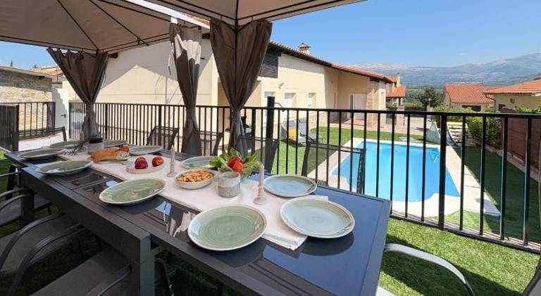 Villa with pool — photo 5