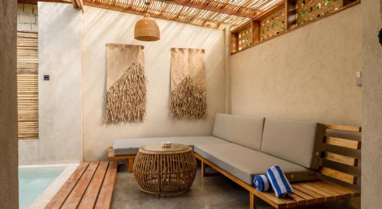 Villa with pool — photo 5