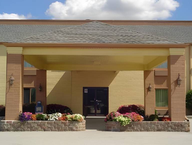 Days Inn & Suites by Wyndham Bloomington/Normal IL — photo 5