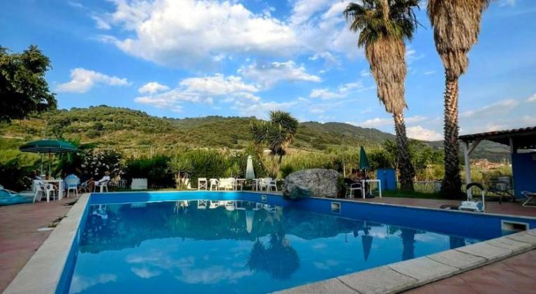 Rental apartment with garden & private pool — photo 2