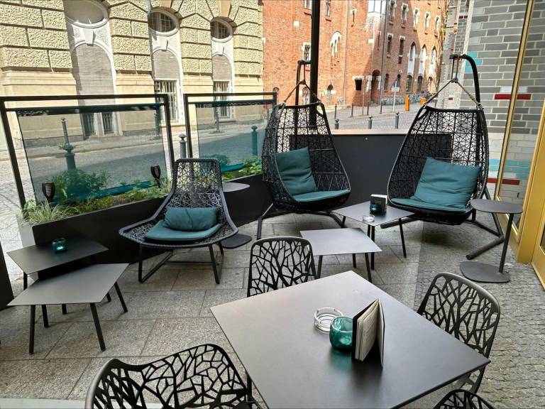 Motel One Frankfurt-Eastside — photo 4