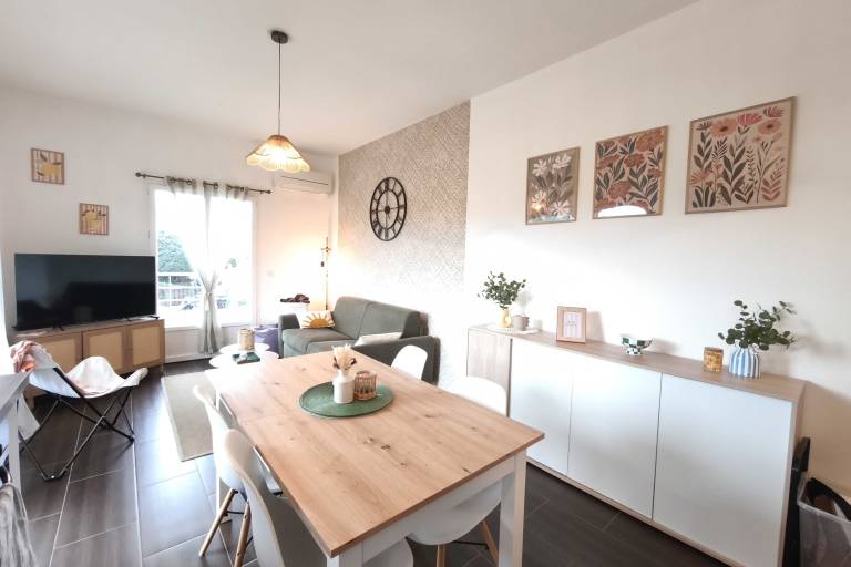 Apartment with patio — photo 3