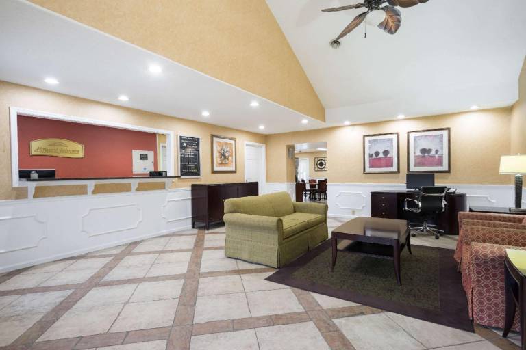 Howard Johnson by Wyndham Dalton — photo 2