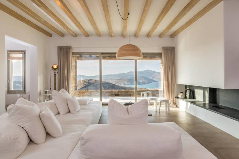 Children-friendly charming villa with hot tub, patio & private pool | Perfect for remote work | Pet-friendly — photo 2