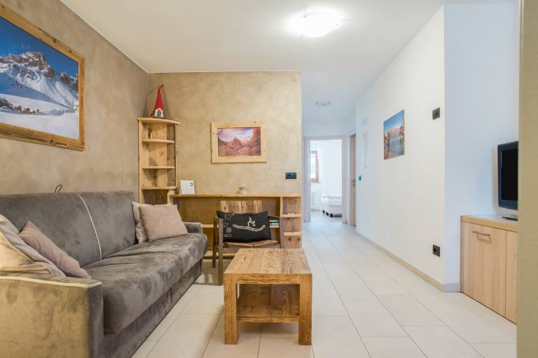 Apartment with barbeque & yard | Mountain view — photo 3