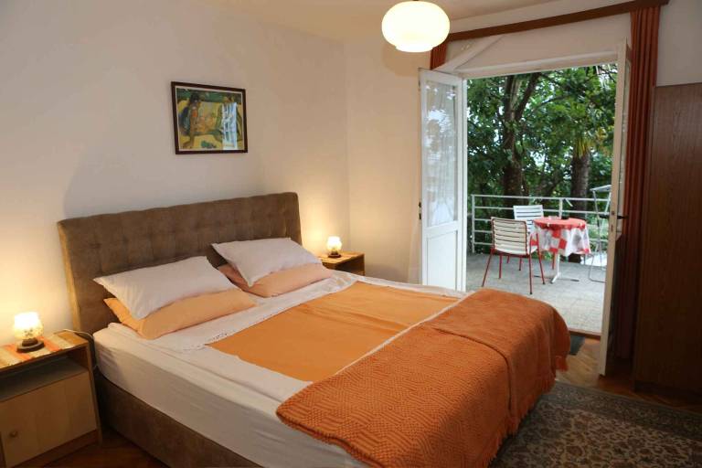 Apartment with garden & BBQ in Crikvenica