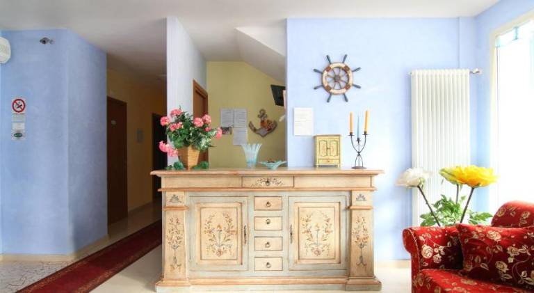 Lovely serviced apartment with patio | Beach nearby | Pets allowed — photo 4
