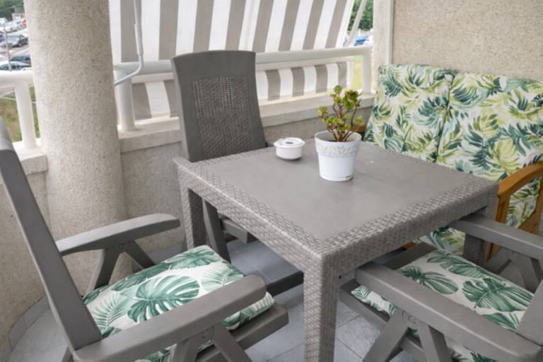Family-oriented rental apartment with patio | City view | Beach nearby | Dogs allowed — photo 4