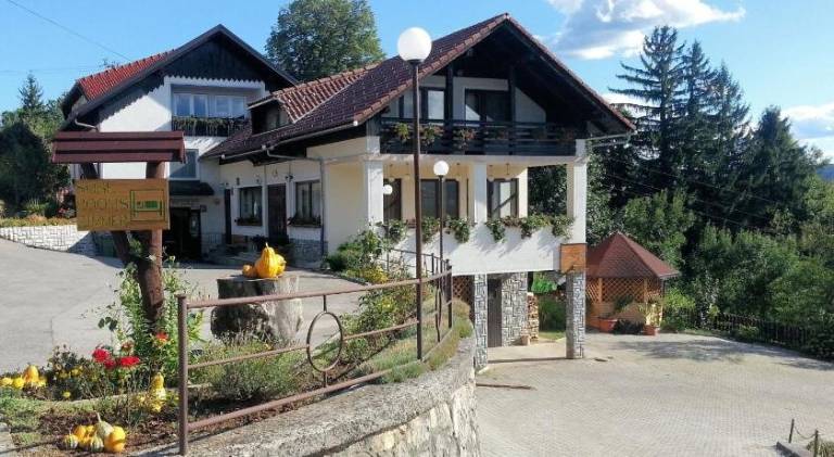 Prenočišče z zajtrkom  Adlešiči