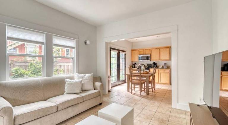 Holiday apartment with 2 rooms for 4 persons in Portland, OR