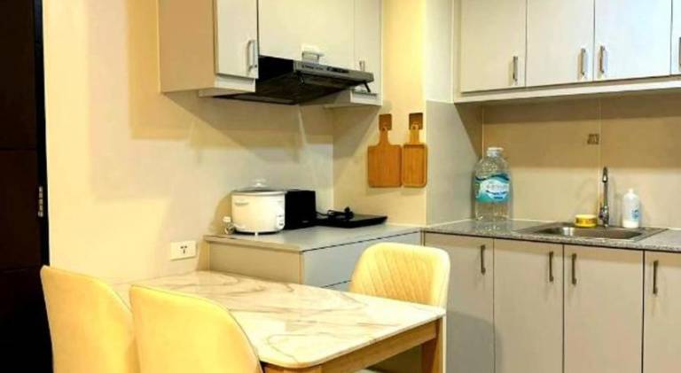 Serviced apartment with garden, pool & terrace — photo 5