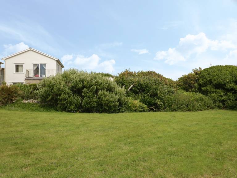 Charming cottage with yard & sauna | Beach view | Beach nearby | Pets are welcome — photo 3