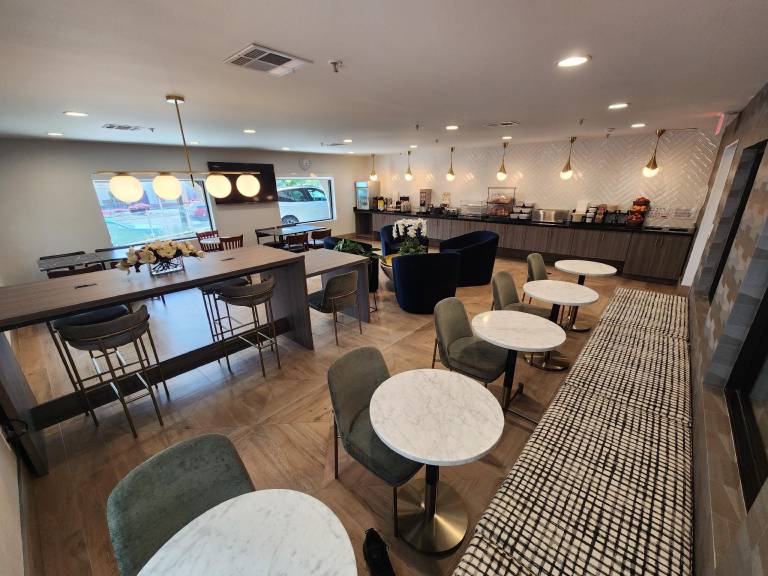 La Quinta Inn & Suites by Wyndham San Francisco Airport West — photo 4
