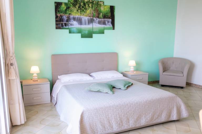 Rental apartment with yard & terrace | Sea view — photo 2