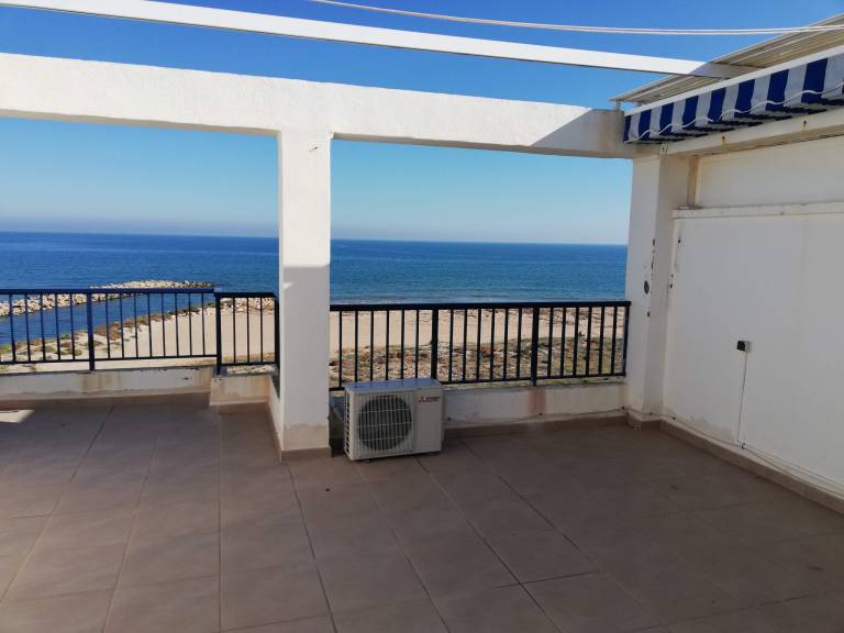 Holiday apartment with garden, pool & patio | Beach view — photo 3