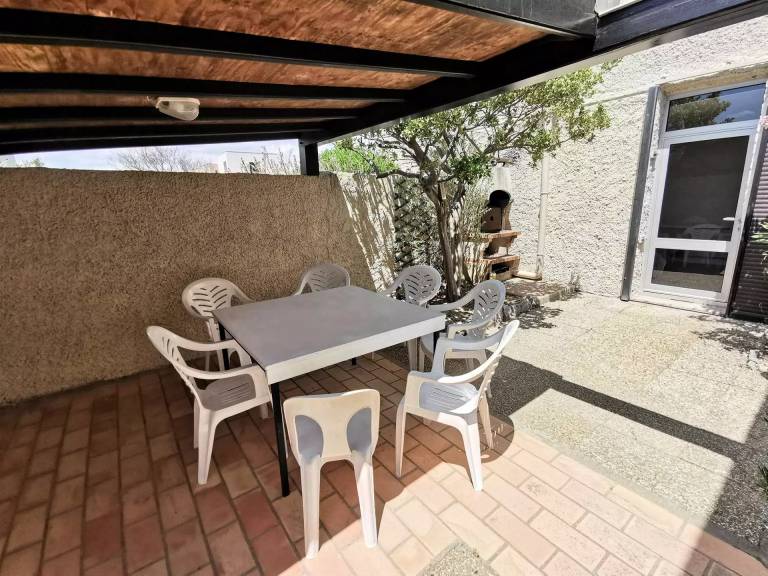 House with terrace — photo 3
