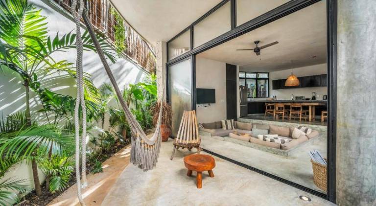 Villa with pool — photo 4