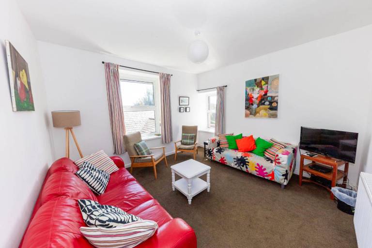 Family-friendly vacation home with yard & fast internet | Sea view | Beach nearby | Pets are welcome — photo 4