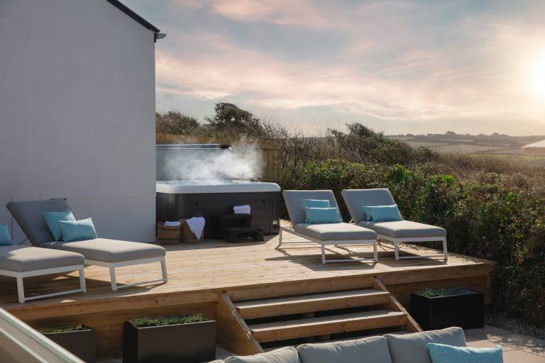 Family-friendly cottage with barbecue, jacuzzi & garden | Beach view | Pet-friendly in Newquay