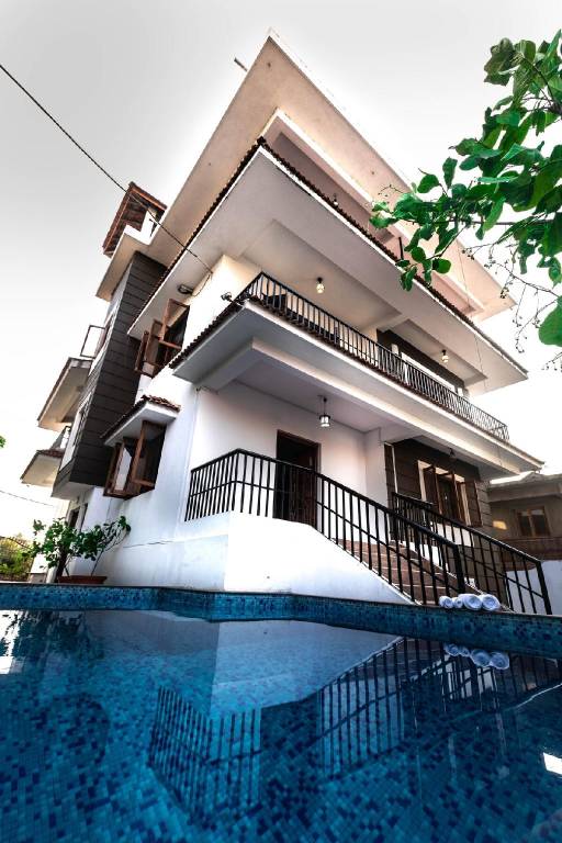 Villa with pool & grill — photo 3