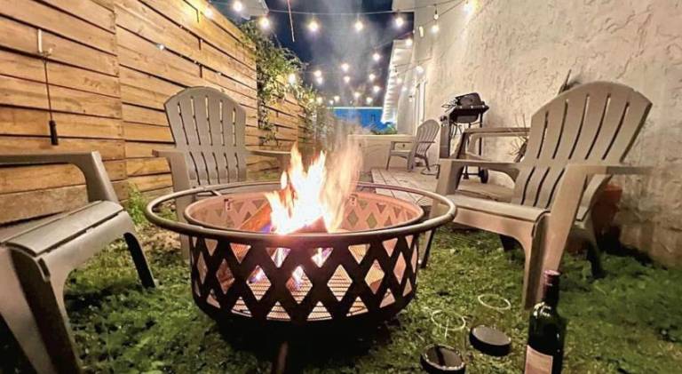 Beach getaway 12min Hot tub Fenced patio & Games — photo 5