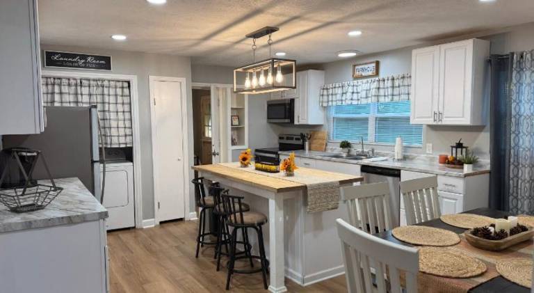 Spacious 3BR Knoxville Home - Sleeps 6 -Full Kitchen — photo 4