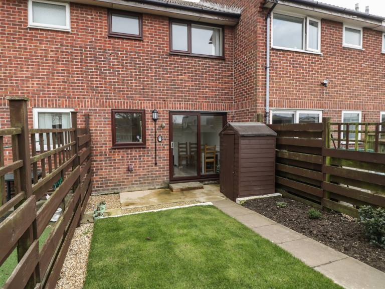 Cottage with terrace & garden | Beach view in Weymouth