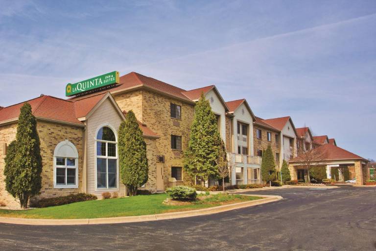 La Quinta Inn & Suites by Wyndham Milwaukee Delafield in Waukesha, WI