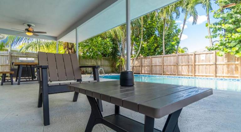 Vacation home with pool — photo 3