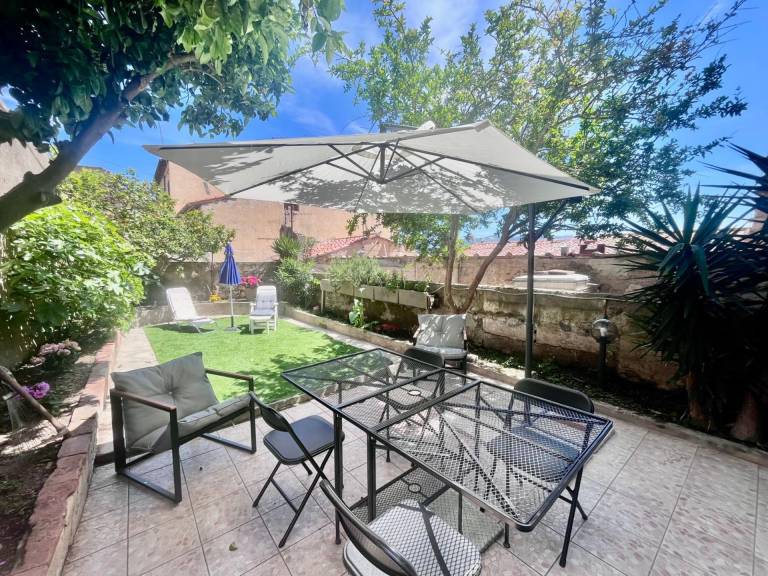 Apartment with yard & grill — photo 4