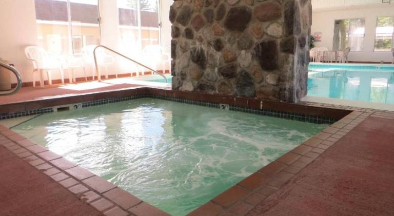 Waterfront Inn Mackinaw City — photo 3