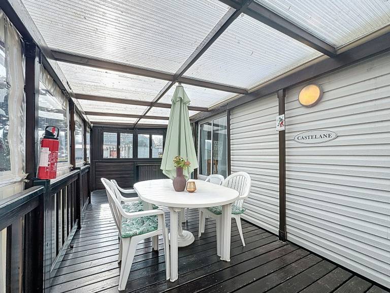 Vacation home with terrace, yard & pool — photo 4