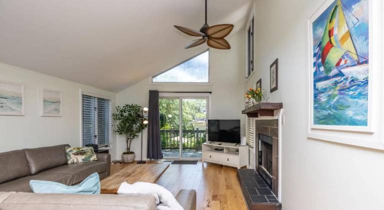 Vacation home | Beach nearby | Pets are welcome — photo 2